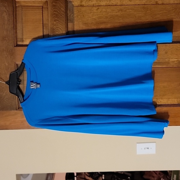 Blue top - Picture 1 of 4